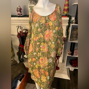 BOUTIQUE DRESS BY UNCLE FRANK IN EXCELLENT CONDITION. SIZE MEDIUM